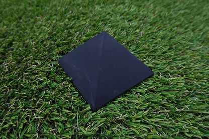 Šungit - pyramida 6cm